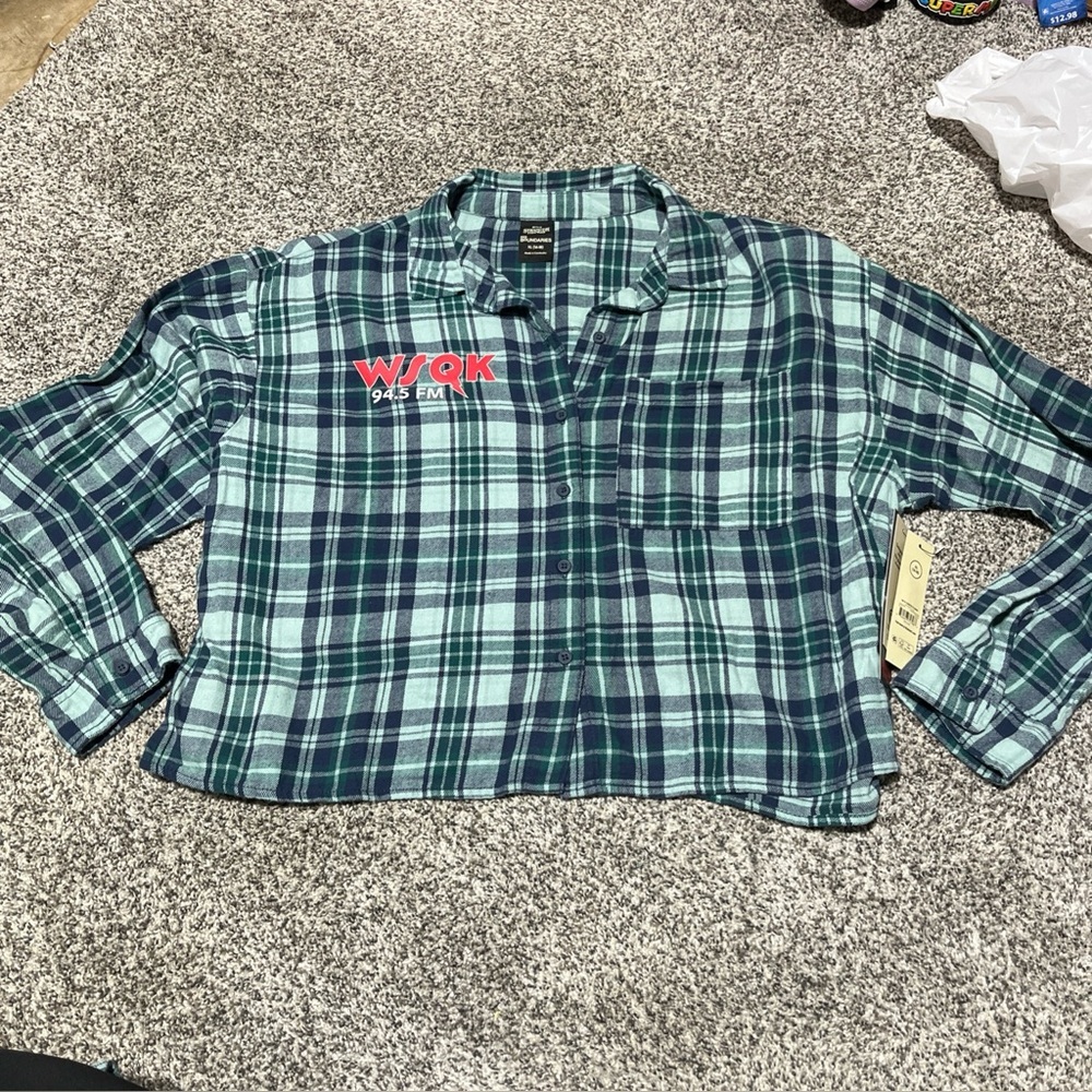 Stranger Things WSQK Radio flannel button up XL women's Plaid No Boundaries
